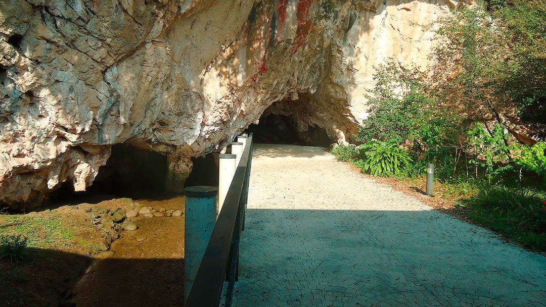 Cuevas de Tito Bustillo